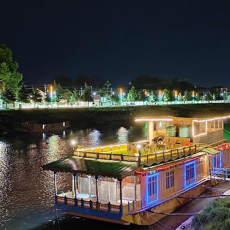 Houseboat Karima Palace Srīnagar Eksteriør billede