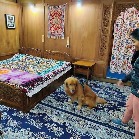 Houseboat Karima Palace Srīnagar Eksteriør billede