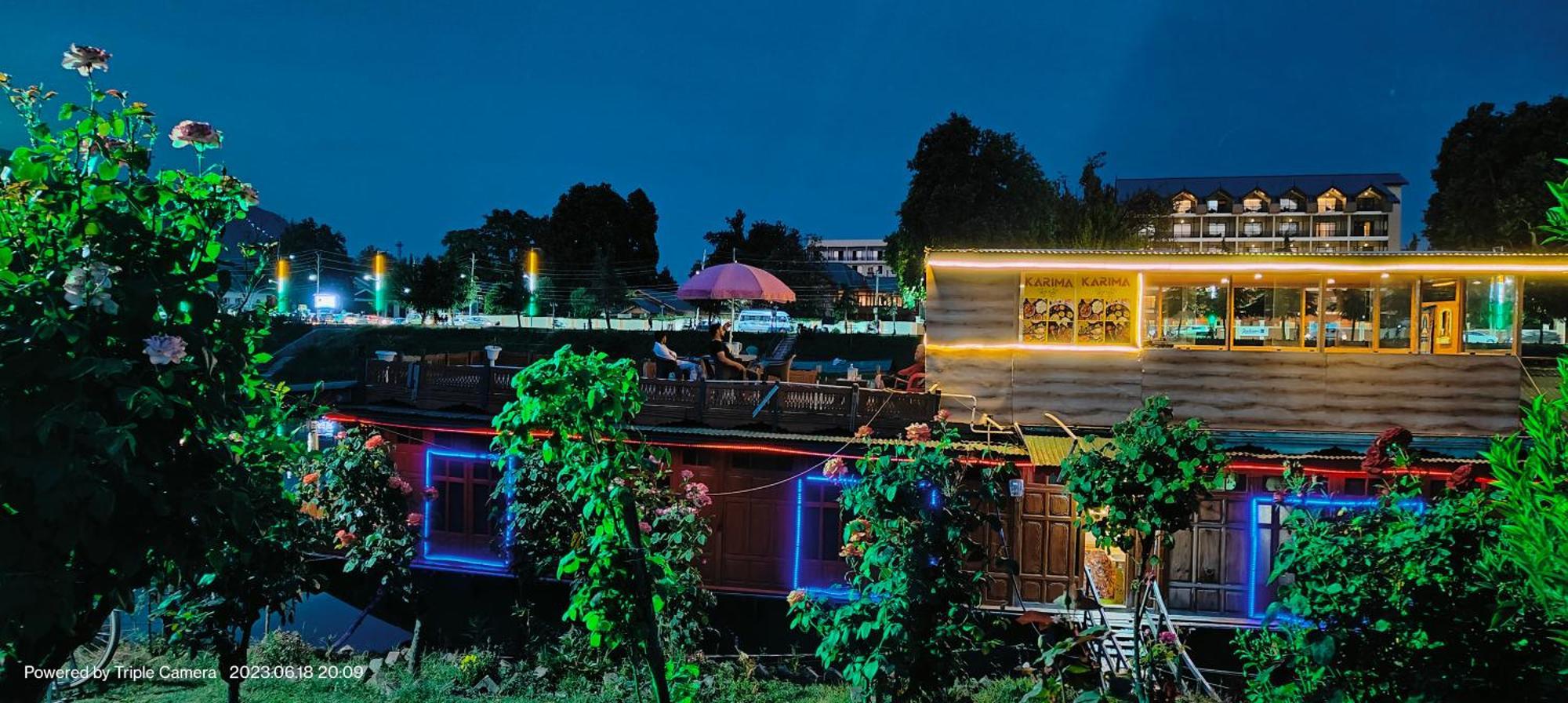 Houseboat Karima Palace Srīnagar Eksteriør billede