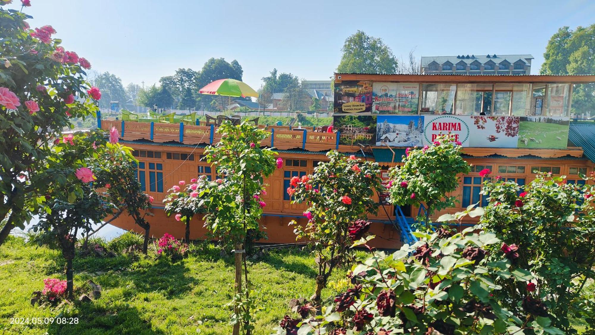 Houseboat Karima Palace Srīnagar Eksteriør billede